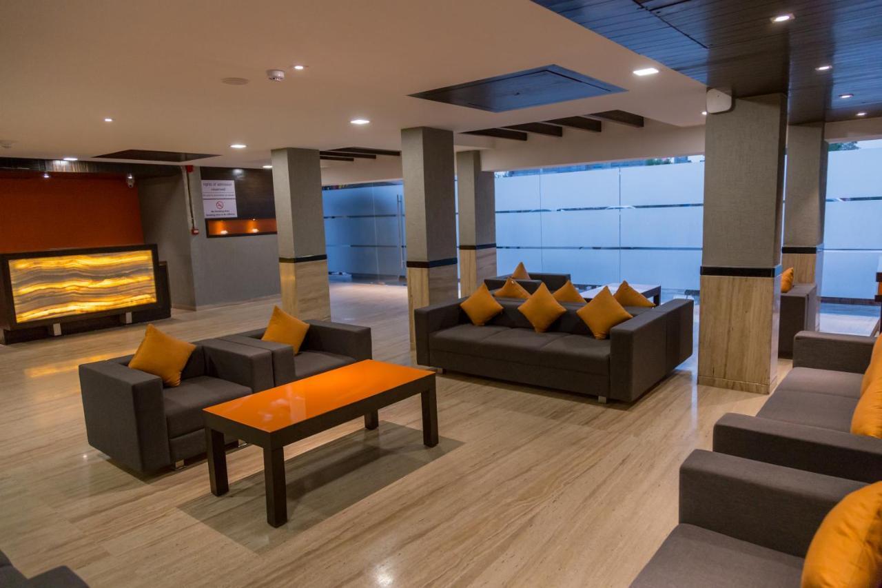 จินเจอร์ อาห์มีดาบัด แซตเทิลไลต์ Hotel อาเมดาบัด ภายนอก รูปภาพ